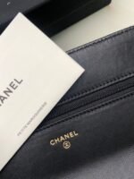 CHANEL 19 WALLET ON CHAIN - Image 6