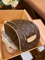 Louis Vuitton King Size Toiletry Bag - Image 3