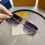 LV GOLD AVIATOR SUNGLASSES - Image 6