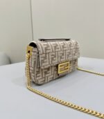 Fendi Chain Shoulder Bag - Image 8