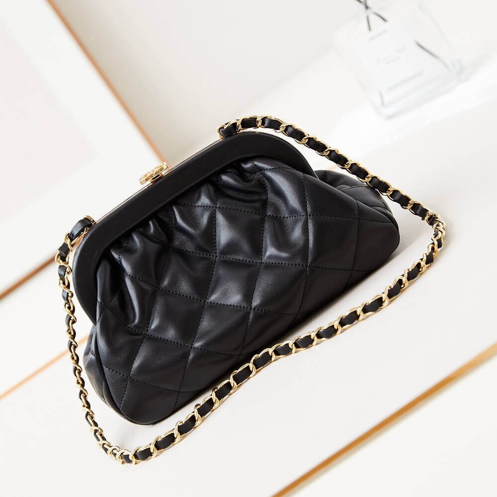B090C531-90F4-6287-18AB-311068F54EDC.jpg Chanel Clutch(high-end grade) - Image 1