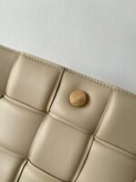 Top Quality Faux Bottega Veneta Chain Cassette Bag In Porridge - Image 10