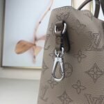 Louis Vuitton Mahina Leather Hina PM - Image 8