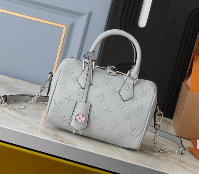 B3FA6257-50AC-C209-C39D-2532C866EB00.jpg Louis Vuitton Other Leathers Speedy Bandouliere 20 Handbag In Washed Blue - Image 1