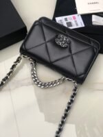 CHANEL 19 WALLET ON CHAIN - Image 5