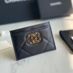 CHANEL 19 CARD HOLDER