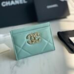 CHANEL 19 CARD HOLDER