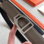 Knockoff Hermes Etrier buckle belt in taupe shade - Image 3