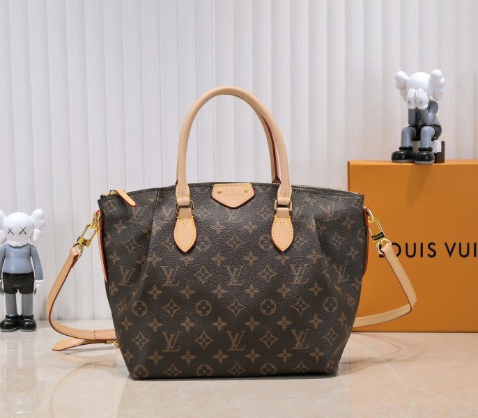 BECB7A68-473C-18E5-654B-74694CEC0F61.jpg Monogram Canvas Turenne PM - Image 1