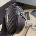 VINYLE ROUND CAMERA BAG IN CHEVRON-QUILTED SMOOTH LEATHER - Image 4