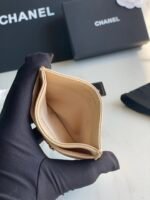 CHANEL 19  CARD HOLDER - Image 4