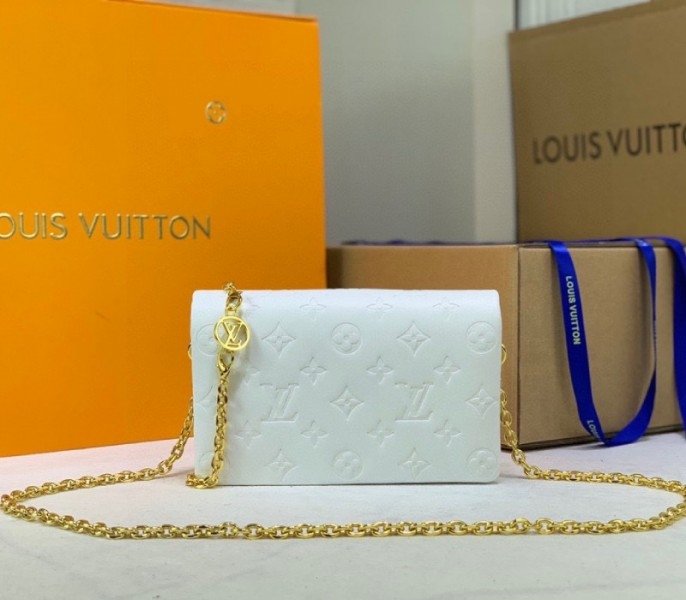 C1DDBC56-80E3-9F02-3F1B-D6BC28D12C32.jpg Louis Vuitton Coussin Pochette In Cream - Image 1