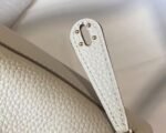 Replica Hermes Lindy Mini handbag in white clemence leather - Image 4