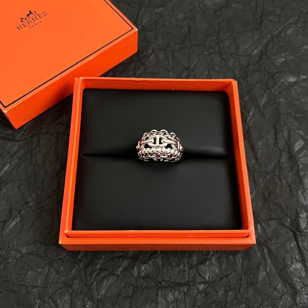 C96E0674-26E3-460D-FFB0-39617B6197CA.jpg Hermes Constance Ring - Image 1