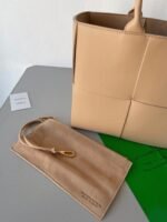 Replica Bottega Veneta Arco Medium Tote Beige - Image 10