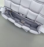 Top Quality Knockoff Bottega Veneta Padded Cassette Bag In Lilas - Image 7