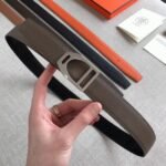 Knockoff Hermes Etrier buckle belt in taupe shade - Image 2