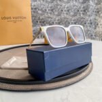 LOUIS VUITTON | rise square sunglasses - Image 2