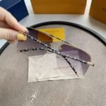 LV GOLD AVIATOR SUNGLASSES - Image 6