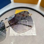 LV GOLD AVIATOR SUNGLASSES - Image 5