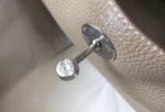 Knockoff Hermes Lindy bag 26cm in gris tourterelle - Image 4