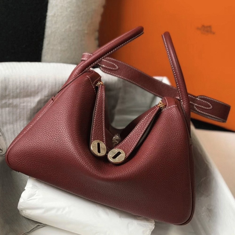 DB2D71BD-3CD2-06BE-1409-E2BF25EBF45C.jpg Replica Hermes Lindy 30cm bag in bordeaux color - Image 1