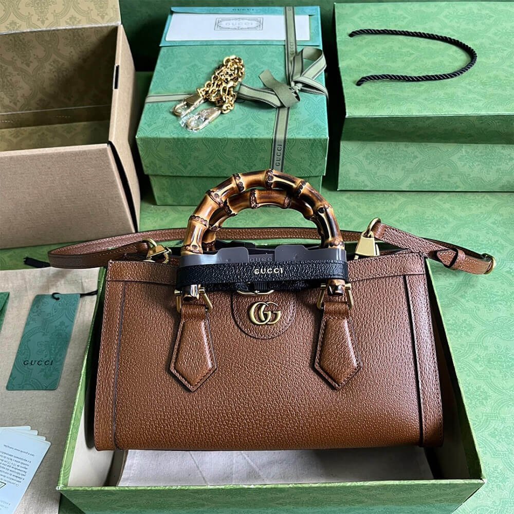 DCFBBF24-A7BA-89CB-1995-EA397F87BF6E.jpg GUCCI DIANA SMALL SHOULDER BAG - Image 1