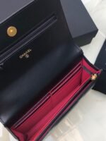 CHANEL 19 WALLET ON CHAIN - Image 4