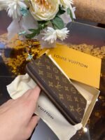 LV Monogram WALLET - Image 8