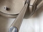 Knockoff Hermes Lindy bag 26cm in gris tourterelle - Image 5