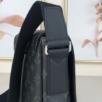 LOUIS VUITTON District PM - Image 7