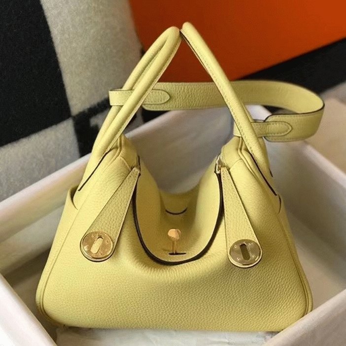 EAD02BC2-42F4-96E9-5E6E-C7B853F026BC.jpg Replica Hermes Lindy bag 26cm in jaune poussin - Image 1