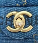 CHANEL FLAP BAG - Image 8