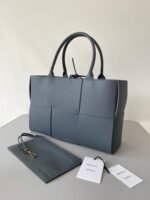 Fake Bottega Veneta Arco Medium Tote Thunder - Image 9