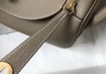 Knockoff Hermes Lindy 30cm bag in gris tourterelle tone - Image 5
