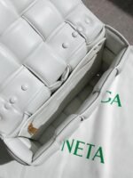 Top Quality Knockoff Bottega Veneta Chain Cassette Bag In White - Image 3