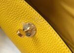 Fake luxury Hermes Lindy Mini handbag in yellow clemence leather - Image 2