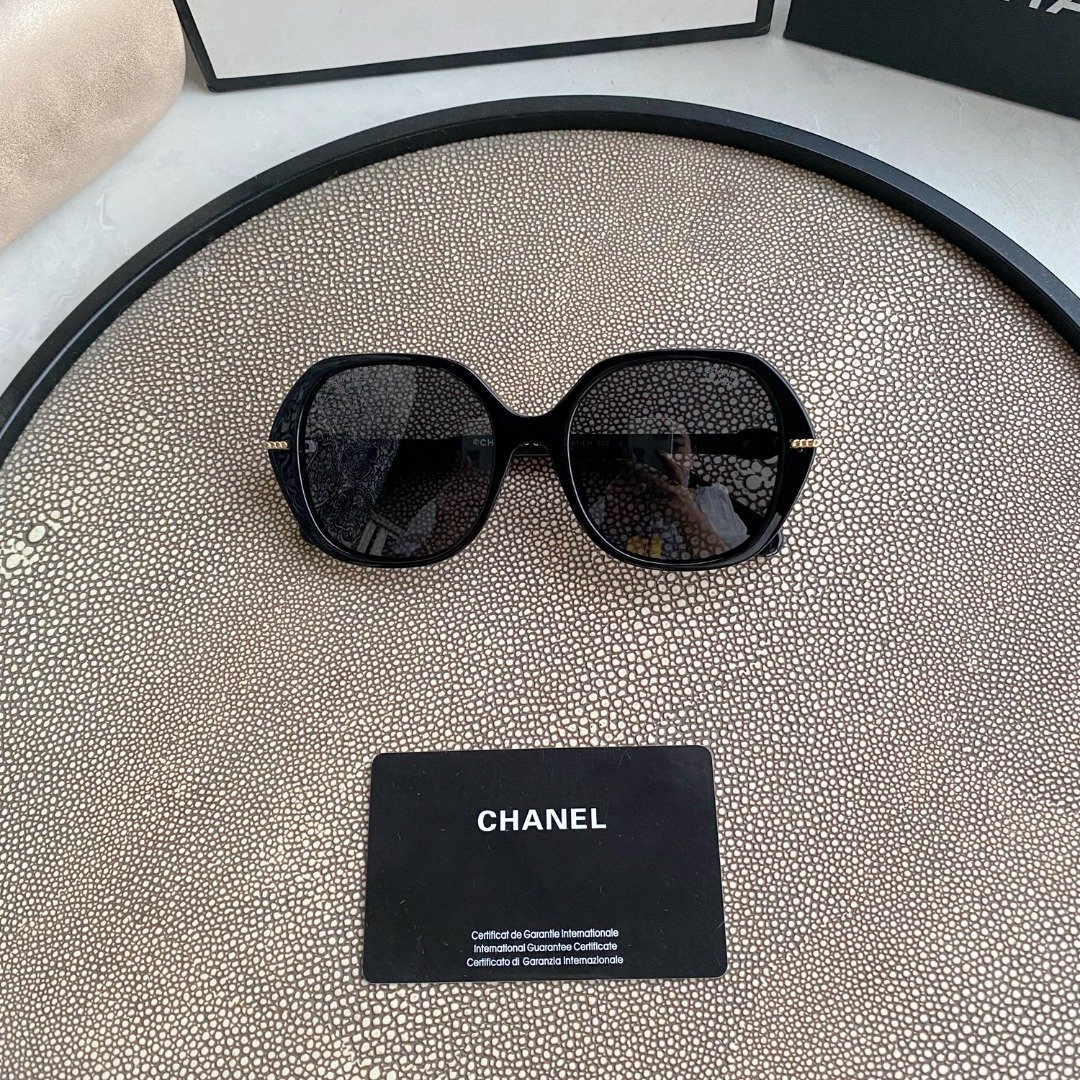 F6BA9738-AFE4-FC90-31A3-1C045879C9AC.jpg Round Sunglasses - Image 1