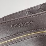 Fake Bottega Veneta Large Andiamo Bag Fondant - Image 5