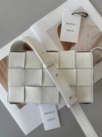 Top Quality Replica Bottega Veneta Cassett Bag In White - Image 3