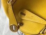 Fake luxury Hermes Lindy Mini handbag in yellow clemence leather - Image 3
