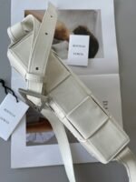 Top Quality Replica Bottega Veneta Cassette Bag In White - Image 9