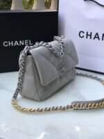 Chanel 19 small - Image 2